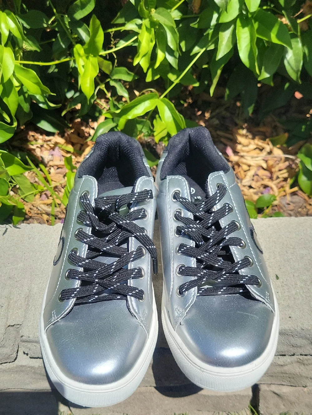 Silver Metallic Disney Mickey Mouse Sneakers Tennis Shoes Sz 7
